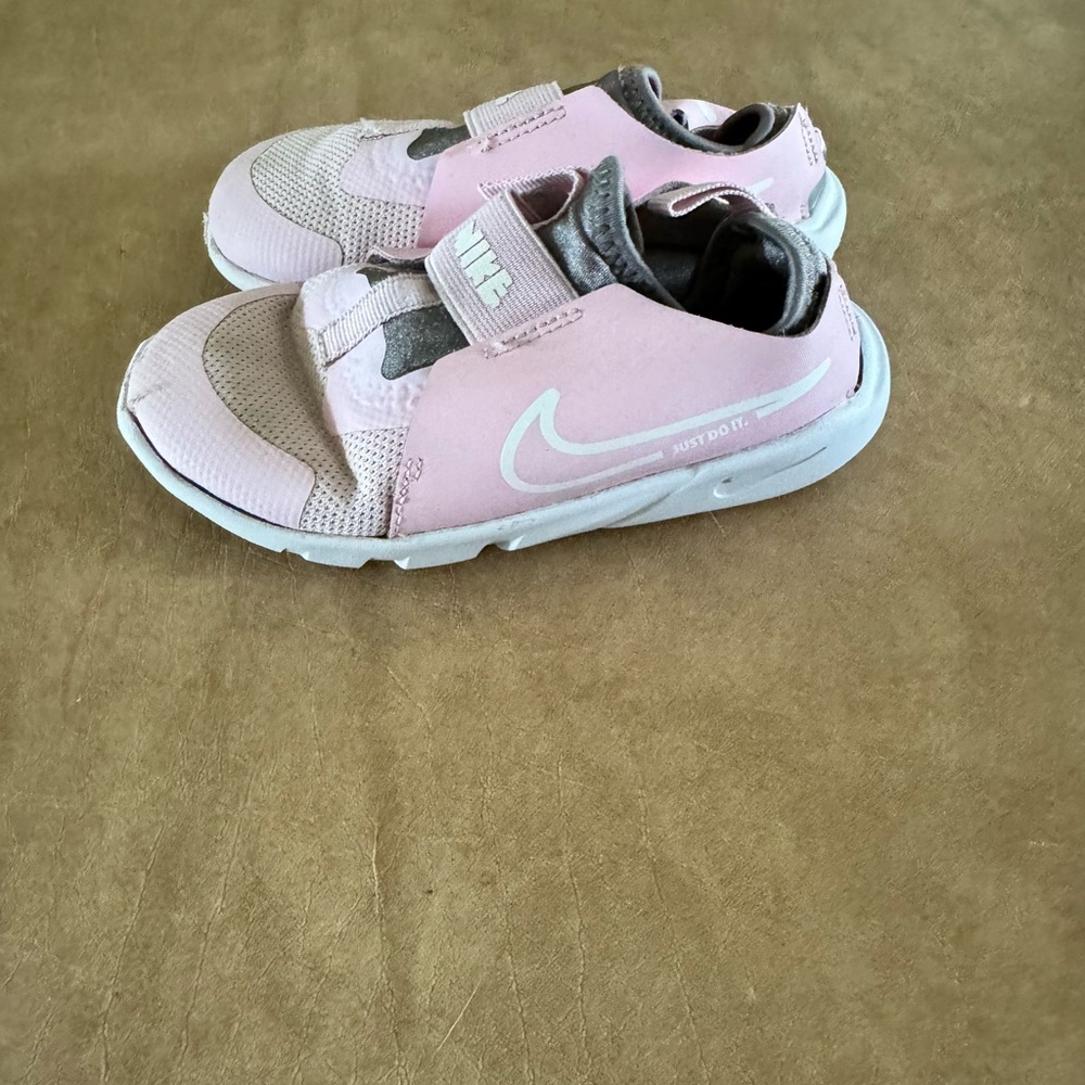 Girls Flexrunner Nike size 10